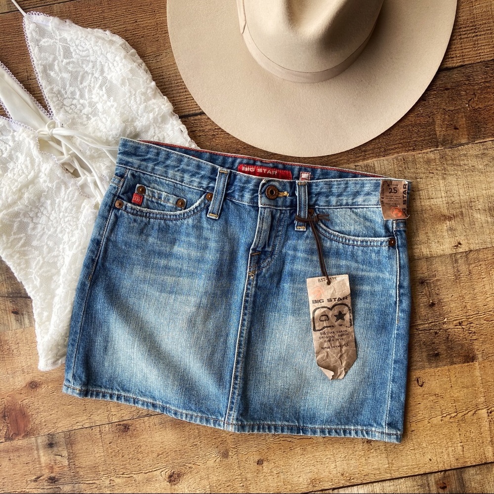 Skirt DENIM Distressed ⭐️NWT Mini